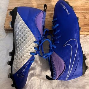 Nike JR Phantom VSN Club DF IC
A03293 400 blue Football